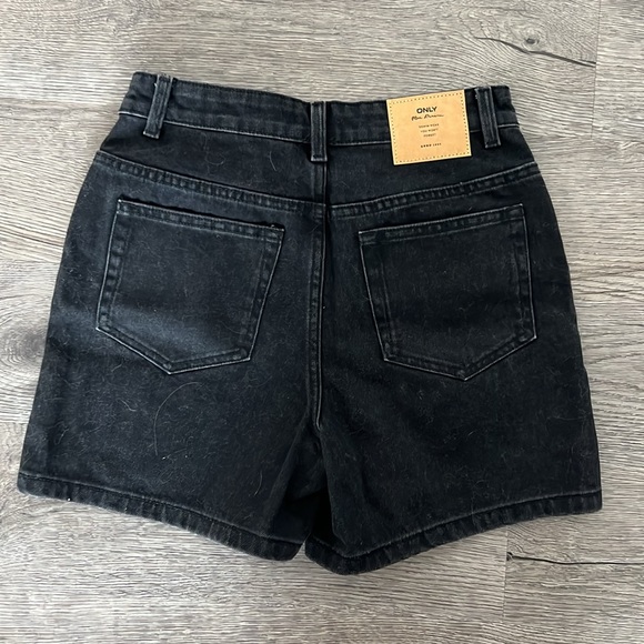 ONLY High Waisted Mom Denim Shorts (Size xs) - Picture 2 of 4